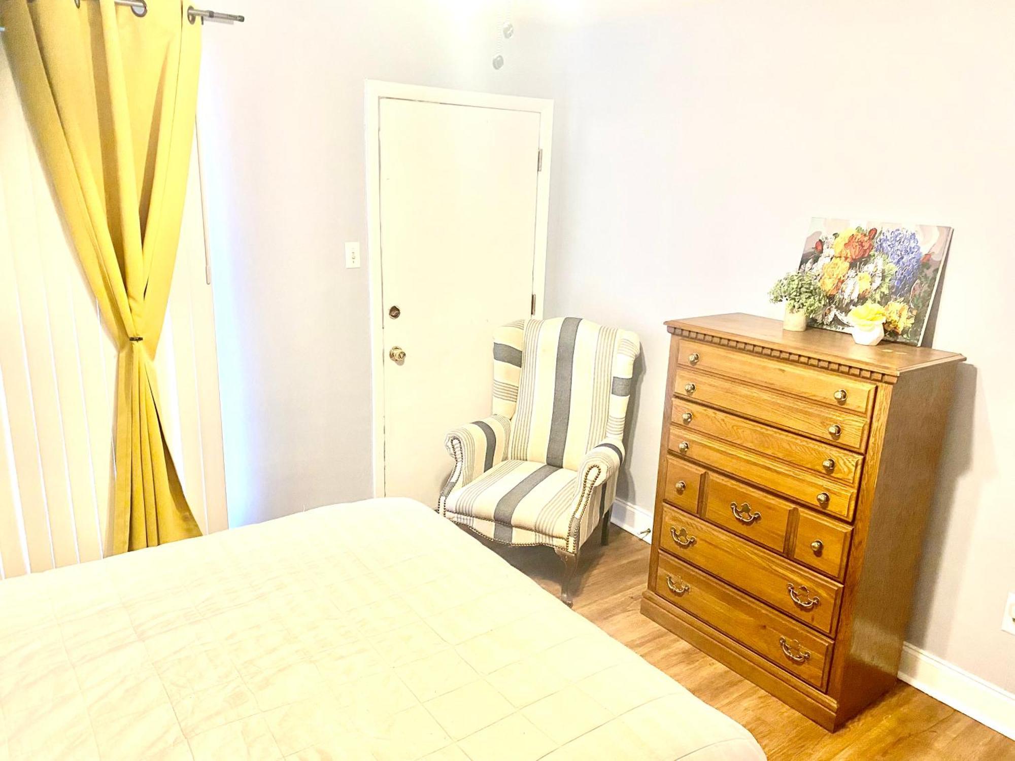 Near Rhodes College, Fedex Forum, Regional One, Ut Health Sciences Apartment
