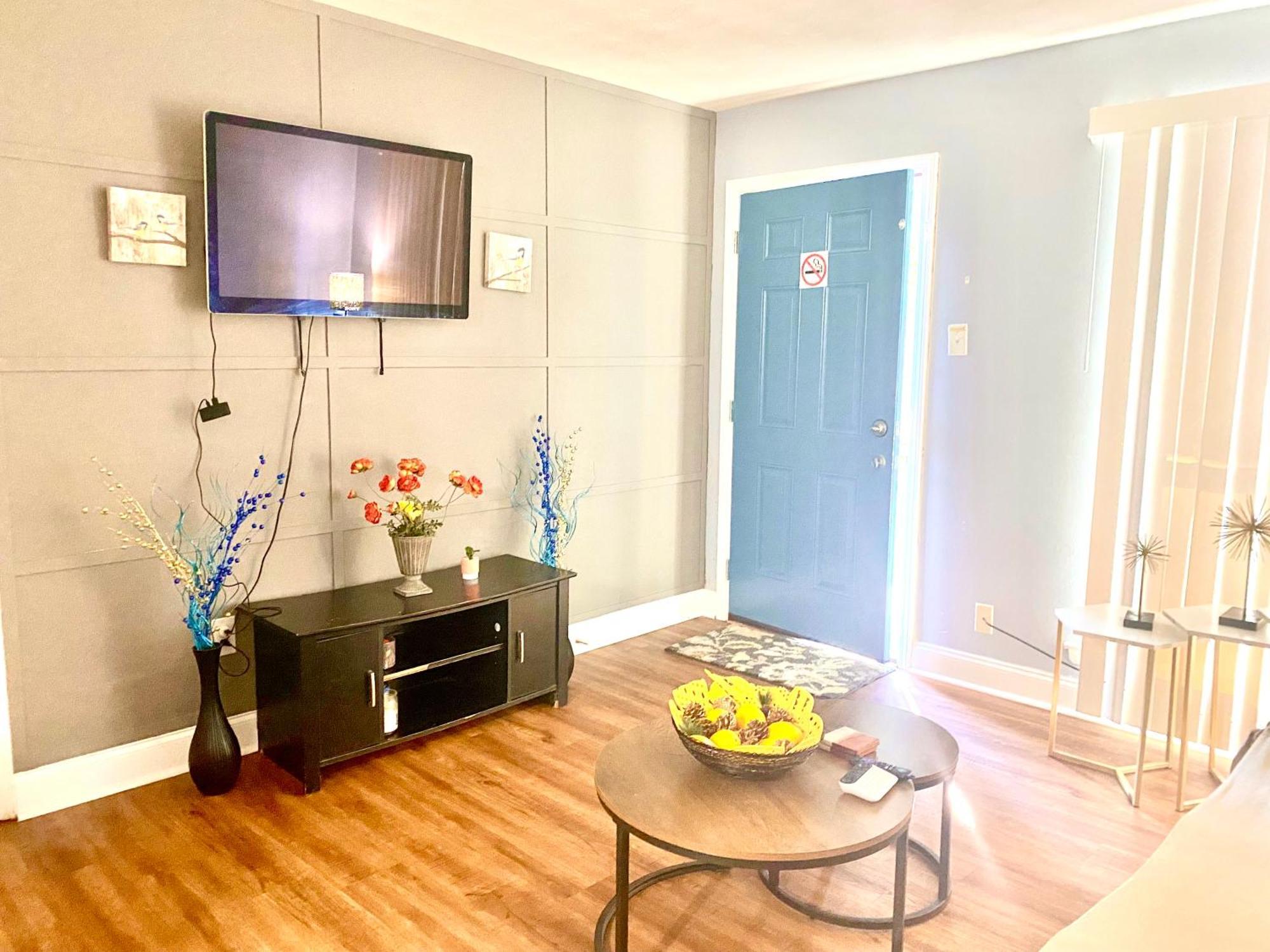 Near Rhodes College, Fedex Forum, Regional One, Ut Health Sciences Apartment